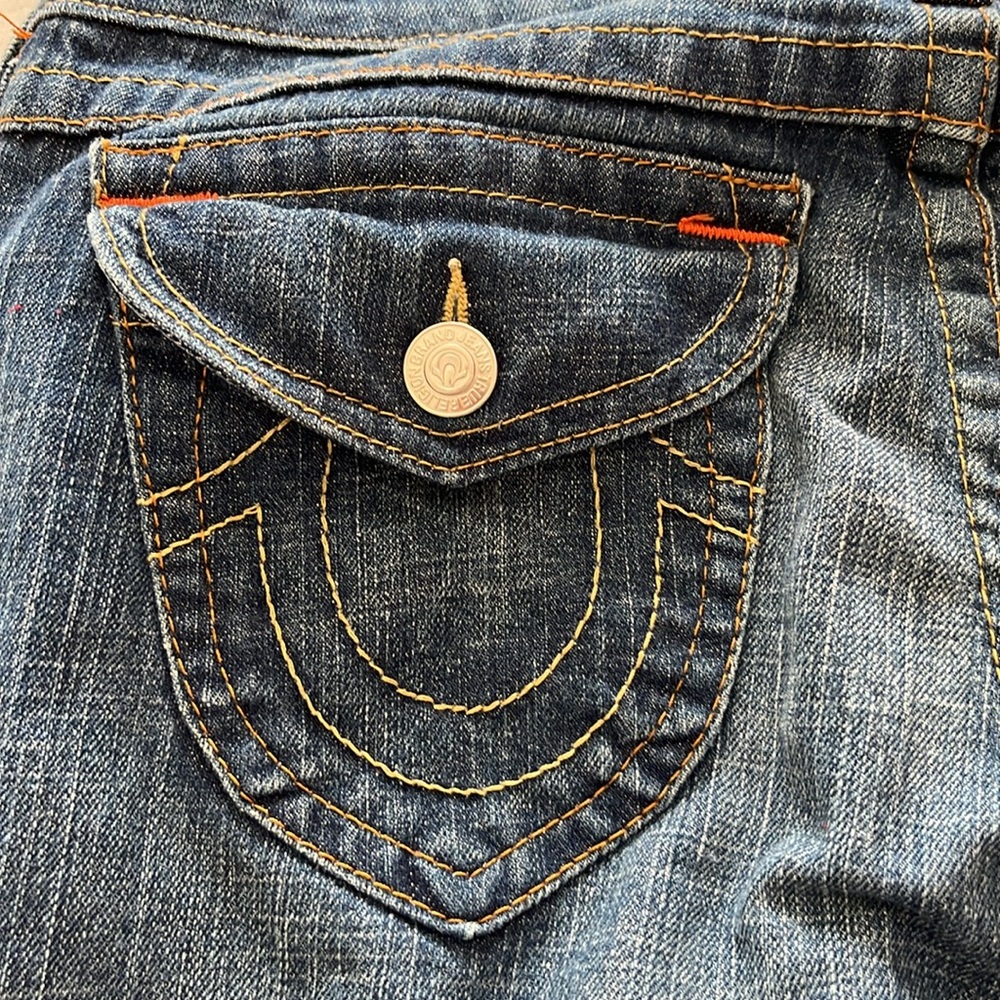 True Religion Jeans Becky Cut Off Hem Frayed/Small Hole Distressed Size 32 - Picture 13 of 16